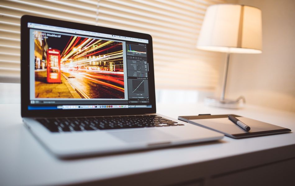 Automatically Adjust Brightness in Mac