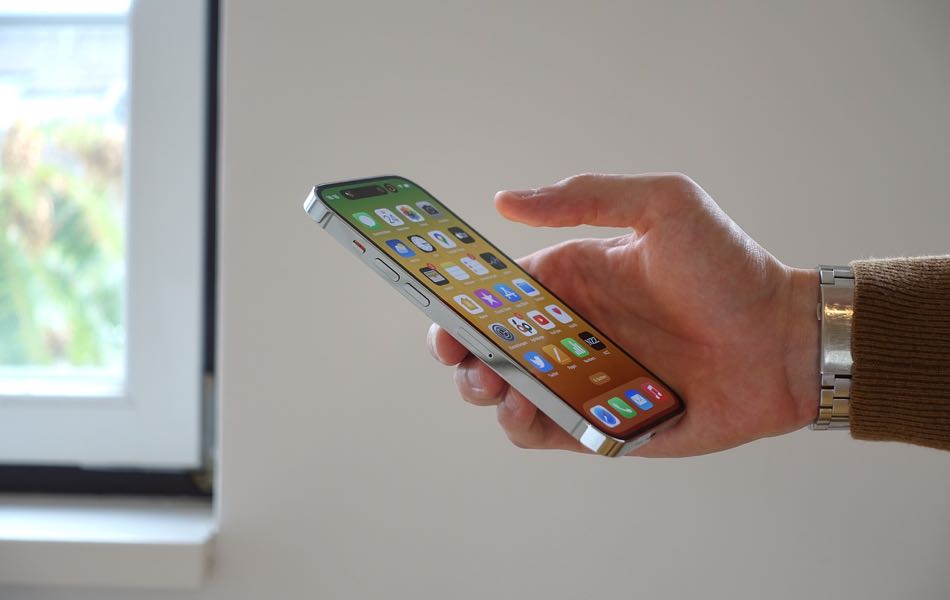 Merge Duplicate Persons in iPhone Photos